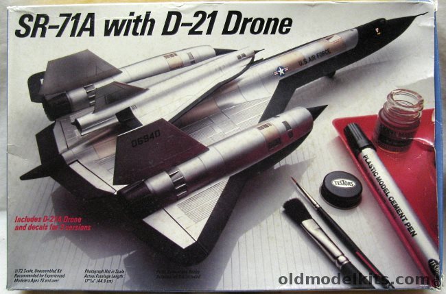 Testors 1/72 SR-71A  / SR-71B / A-12 With D-21 Drone, 674 plastic model kit